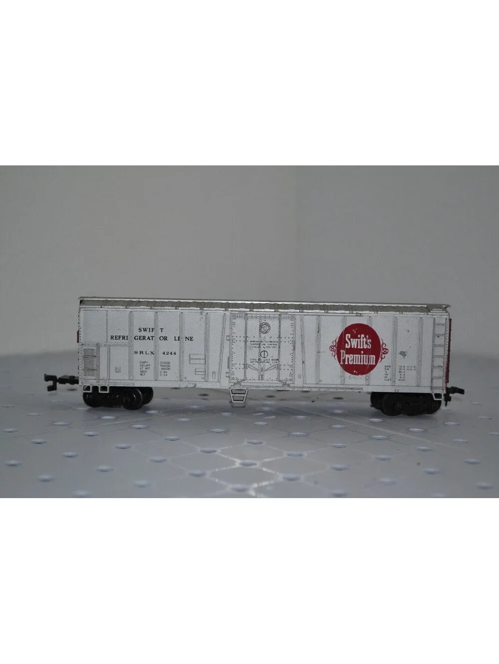 Vintage Box Cars HO Scale Lot of 3 Bachmann Tyco Burlington, Milwaukee, Swift